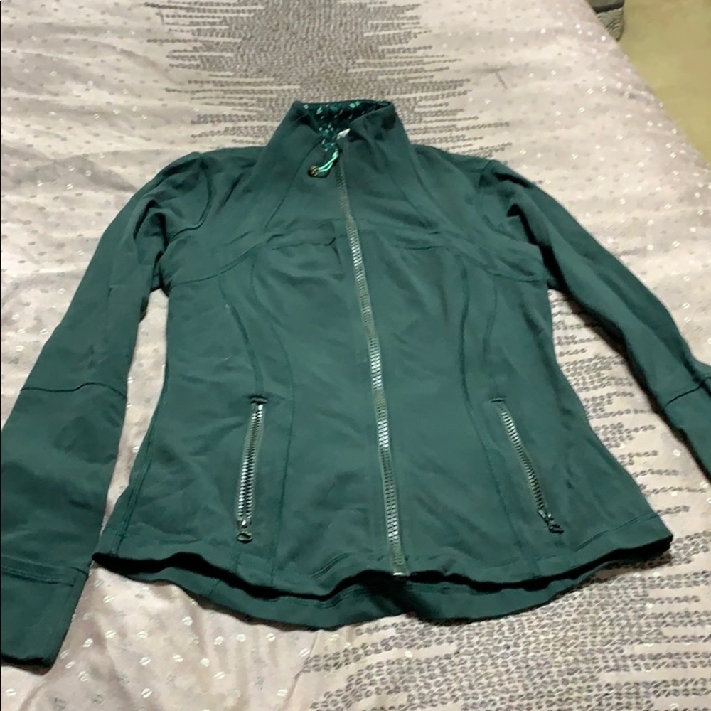 Like new Lululemon Define Jacket hunter green 8